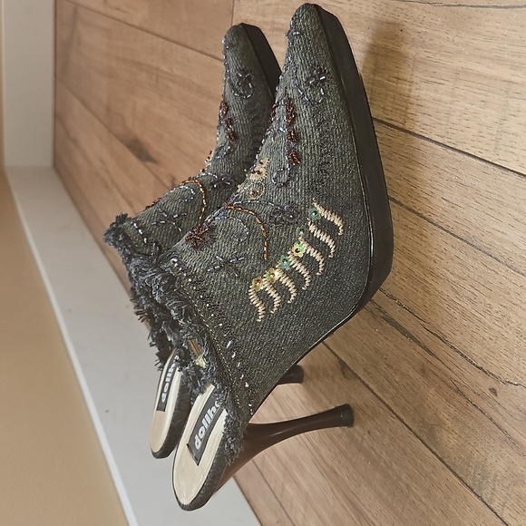 Dollhouse Fergie Denim Beaded 4.25" Heel Mules Size 7 - Picture 4 of 16